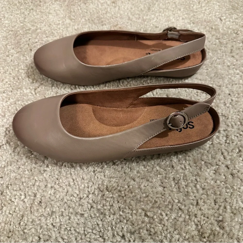 Softwalk Sandy Ballet Flats Taupe Leather 7.5 W Comfort Shoes Slingback Slip On